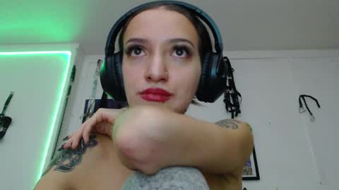 Snapshot of eloise_brown_ chatting on 02.09.25 Chelsea Please help me to reach 100 thumbs up online show from 02.09.25