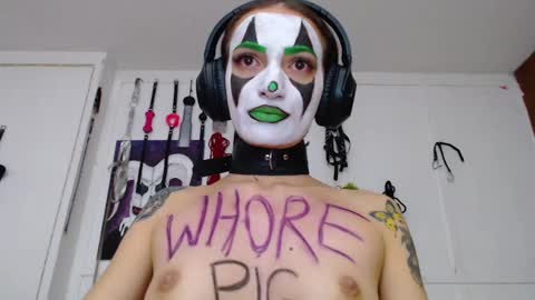 Snapshot of eloise_brown_ chatting on 02.25.25 Chelsea Please help me to reach 100 thumbs up online show from 02.25.25