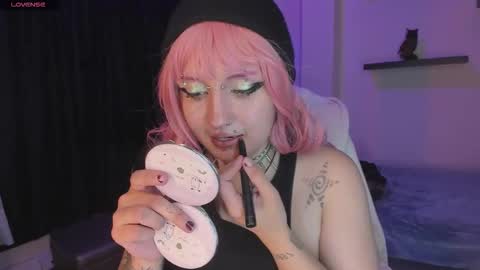 Snapshot of eloisee_ chatting on 10.25.25 Eloise  . online show from 10.25.25
