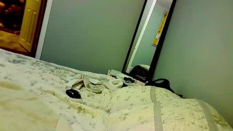 Snapshot of elpouto chatting on 10.24.25 Elpouro online show from 10.24.25