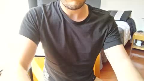 Snapshot of elriclust chatting on 11.18.25 elriclust online show from 11.18.25