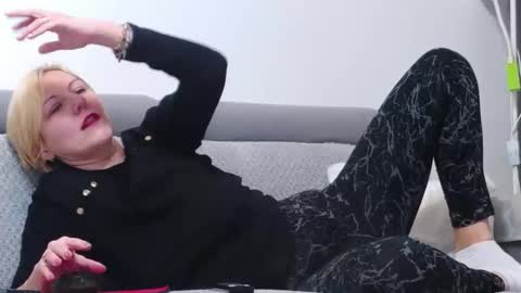 ElsieMacks online show from 11.19.25