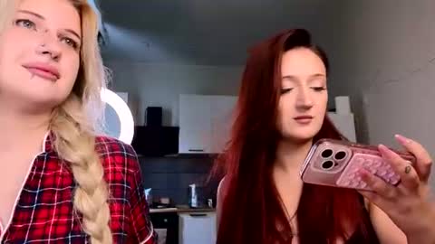 Snapshot of elvenmilk chatting on 06.25.26 Ciri online show from 06.25.26