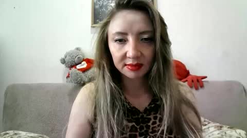 Snapshot of elvinasweet chatting on 10.01.25 ElvinaSweet online show from 10.01.25