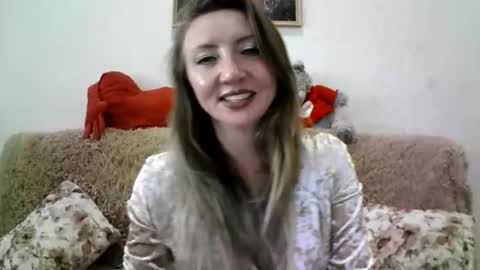 Snapshot of elvinasweet chatting on 10.03.25 ElvinaSweet online show from 10.03.25