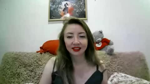 Snapshot of elvinasweet chatting on 10.28.25 ElvinaSweet online show from 10.28.25