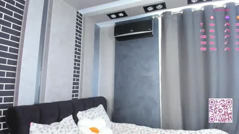 Snapshot of elvyrose chatting on 09.20.25 Alex online show from 09.20.25