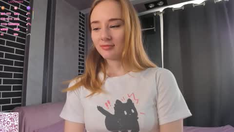 Snapshot of elvyrose chatting on 10.03.25 Alex online show from 10.03.25