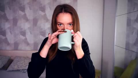 Snapshot of elwynaeddie chatting on 11.10.25 Viola online show from 11.10.25