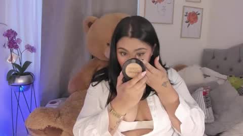 Snapshot of elyross_ chatting on 10.10.25 Ross online show from 10.10.25