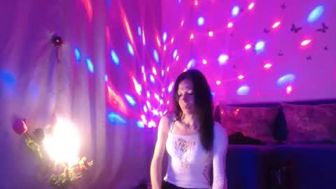 Snapshot of elysasun chatting on 05.16.26 Elisa online show from 05.16.26