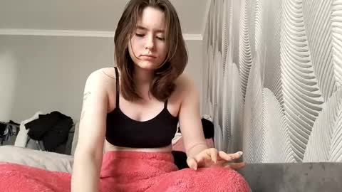 Snapshot of elysemaldonaldo chatting on 10.21.25 Luna online show from 10.21.25