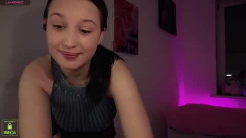 Em1l1a online show from 10.17.25