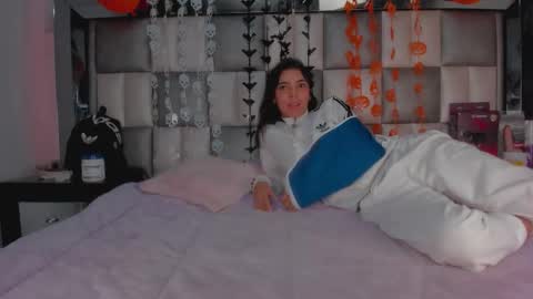 Snapshot of ema_and_camila chatting on 10.24.25 ema y cami online show from 10.24.25