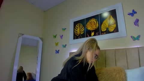 ema garcia  online show from 10.02.25