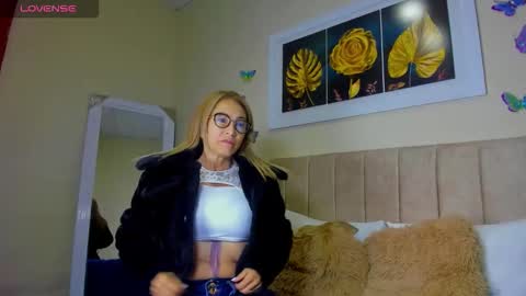 ema garcia  online show from 10.05.25