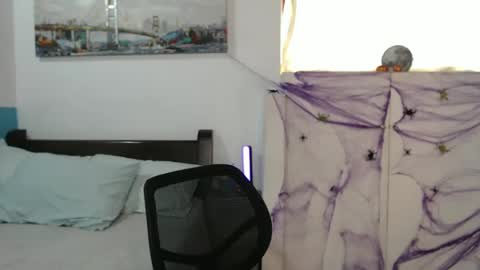 Snapshot of ema_gray8 chatting on 10.20.25 Salome online show from 10.20.25