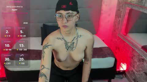 emahills__axelrose online show from 10.17.25