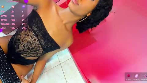 Snapshot of ember_victiria chatting on 11.16.25 ember_victiria online show from 11.16.25