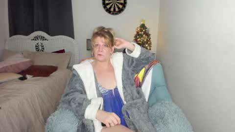 Ember Pheonixxx online show from 12.23.24