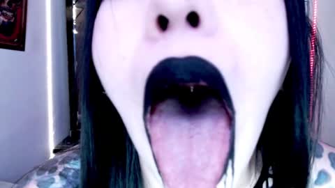 Snapshot of emearld_black chatting on 12.15.24 Emerald Black online show from 12.15.24