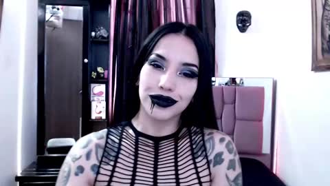 Snapshot of emearld_black chatting on 12.19.24 Emerald Black online show from 12.19.24
