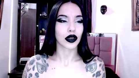 Snapshot of emearld_black chatting on 12.20.24 Emerald Black online show from 12.20.24