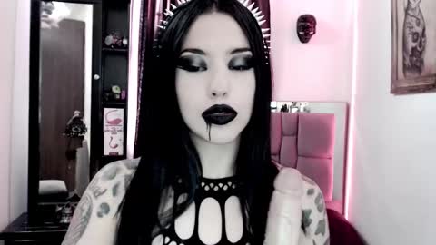 Snapshot of emearld_black chatting on 02.19.25 Emerald Black online show from 02.19.25