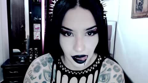 Snapshot of emearld_black chatting on 03.10.25 Emerald Black online show from 03.10.25