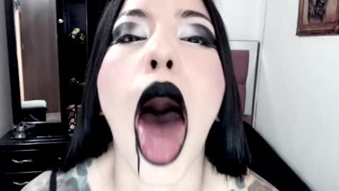 Snapshot of emearld_black chatting on 09.11.25 Emerald Black online show from 09.11.25