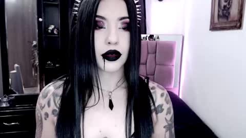 Snapshot of emearld_black chatting on 09.18.25 Emerald Black online show from 09.18.25