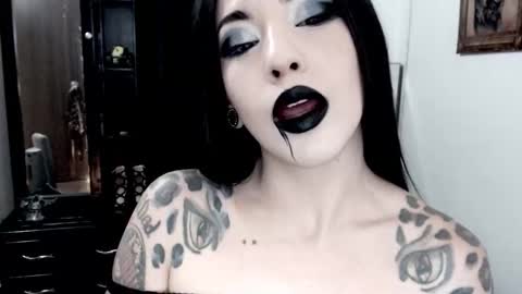 Snapshot of emearld_black chatting on 09.29.25 Emerald Black online show from 09.29.25