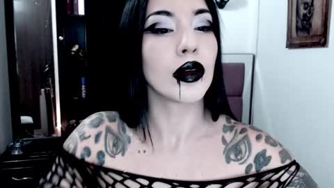 Snapshot of emearld_black chatting on 10.08.25 Emerald Black online show from 10.08.25