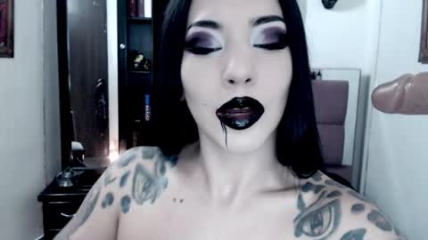 Snapshot of emearld_black chatting on 10.09.25 Emerald Black online show from 10.09.25