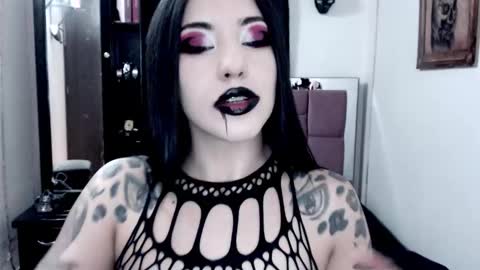 Snapshot of emearld_black chatting on 10.17.25 Emerald Black online show from 10.17.25