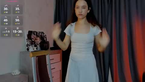 Snapshot of emeliareaper chatting on 09.28.25 Emelia online show from 09.28.25