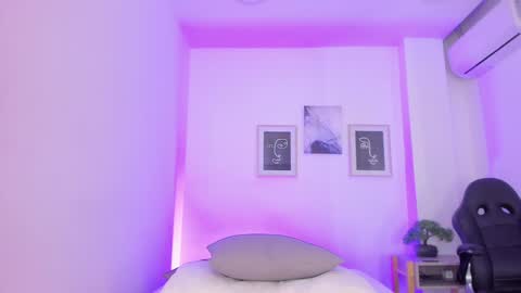 emelie_89 online show from 12.13.24