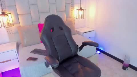 Emily  online show from 12.04.24