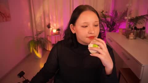 Snapshot of emelilumiere chatting on 10.11.25 Emeli online show from 10.11.25