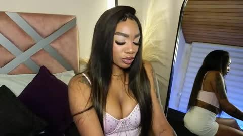 Snapshot of emely_brandon_ chatting on 02.15.25 anyelii online show from 02.15.25
