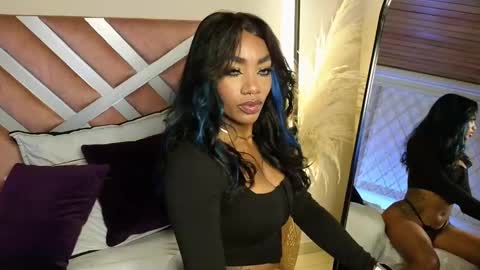 Snapshot of emely_brandon_ chatting on 02.18.25 anyelii online show from 02.18.25