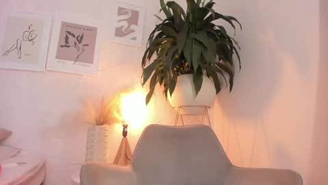 Snapshot of emely_deluxe chatting on 03.07.25 Emely online show from 03.07.25