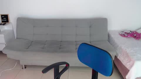 Snapshot of emi_carter chatting on 09.30.25 emi_carter online show from 09.30.25