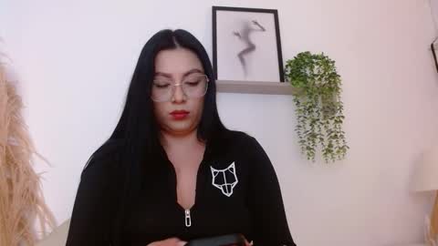 Snapshot of emi_carter chatting on 10.01.25 emi_carter online show from 10.01.25