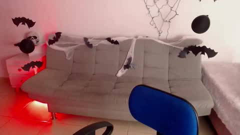 Snapshot of emi_carter chatting on 10.23.25 emi_carter online show from 10.23.25