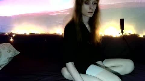 Snapshot of emiblossom chatting on 10.02.25 emiblossom online show from 10.02.25