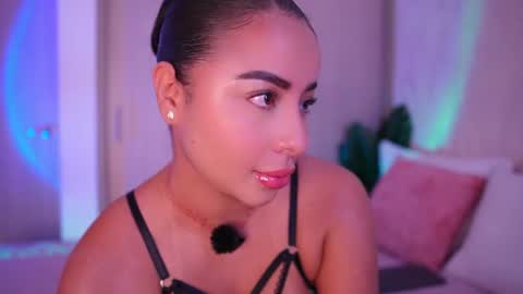 Snapshot of emiily_bell chatting on 07.11.26 online show from 07.11.26