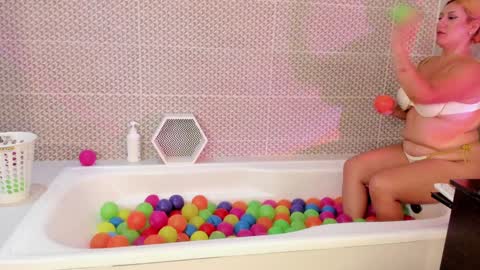 EMILY ROBERTS online show from 01.19.25