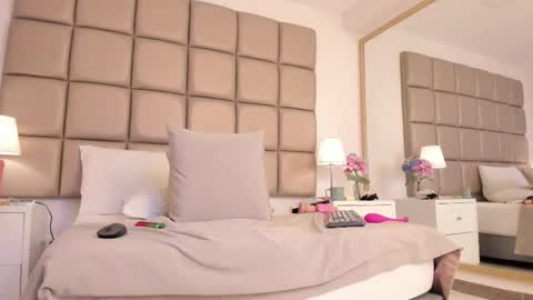 EMILY ROBERTS online show from 03.08.25