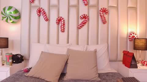 EMILY ROBERTS online show from 12.15.25